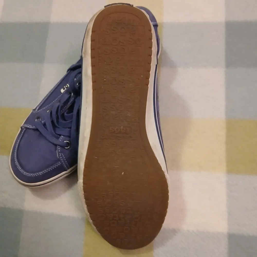 Taos Shoes Womens Size 8 Blue And White